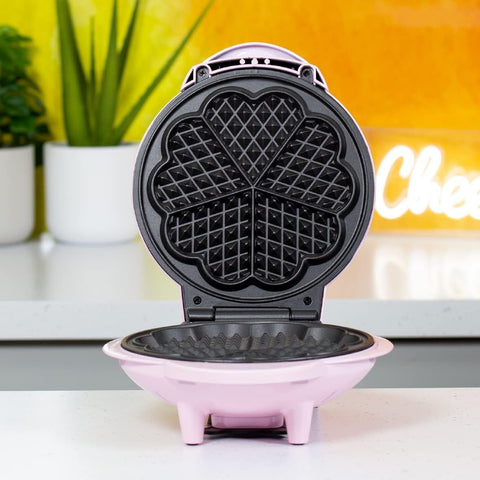 Heart Shaped Waffle Maker – 1000W, Non-Stick Plates, Easy Clean, Thermostatic Design, 25x22cm, Pink