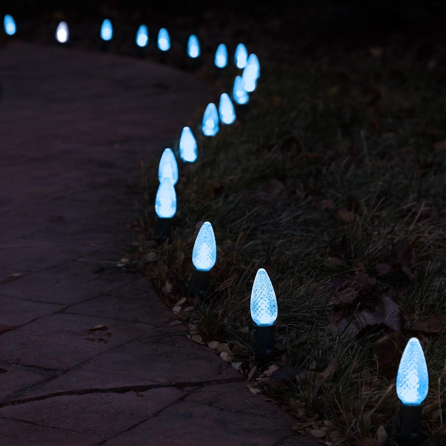 Holiday Lighting Outlet Christmas Light Stakes | Universal 5-Inch Outdoor Light Stakes for C9 or C7 Light Sockets | Improved Break-Resistant Design | for Use On Lawn or Pathway | Pack of 25