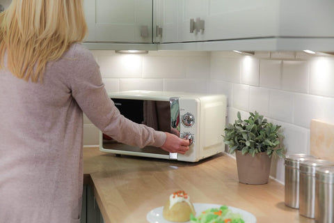 17L 700W Cream Solo Microwave with 5 Power Levels, Timer & Defrost