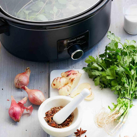Russell Hobbs Slow Cooker 7L – 320W Large Capacity, 3 Heat Settings, Stainless Steel, Dishwasher Safe, Matte Black, Cool Touch Handles