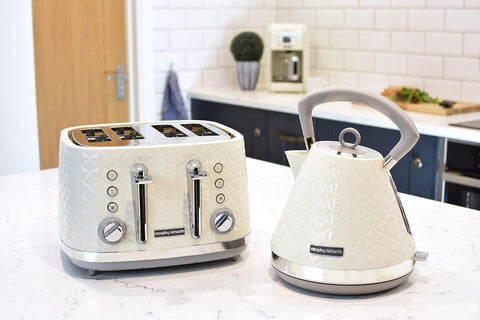 Morphy Richards Vector 4 Slice Toaster 1800W – Cream High Gloss Geometric Design with Variable Width Slots, Defrost, Reheat & Crumb Tray