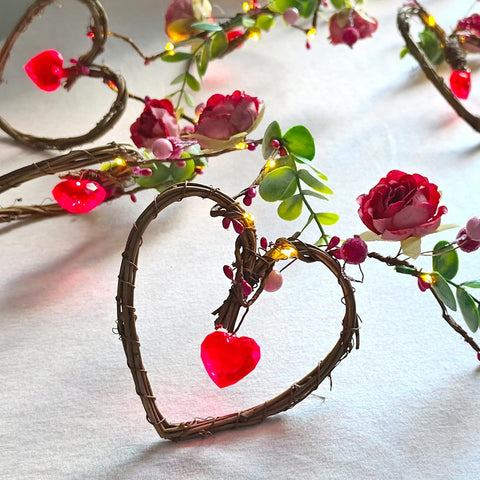 Valentine’s Day Rattan Heart Garland String Lights, 6.5FT 25 LED Battery Operated Indoor Decorative Lights for Home and Wedding