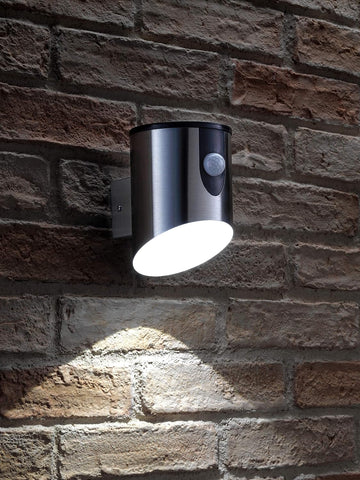 Battery PIR Outdoor Wall Light – Motion Sensor – Silver – Cool White 6000K – IP44 – Wireless