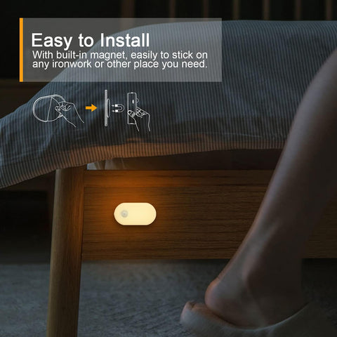 Light fixture with magnet on a wooden surface, text indicating ease of installation.