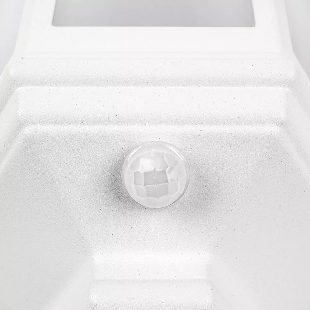 Frosted glass diffuser in outdoor bulkhead light

