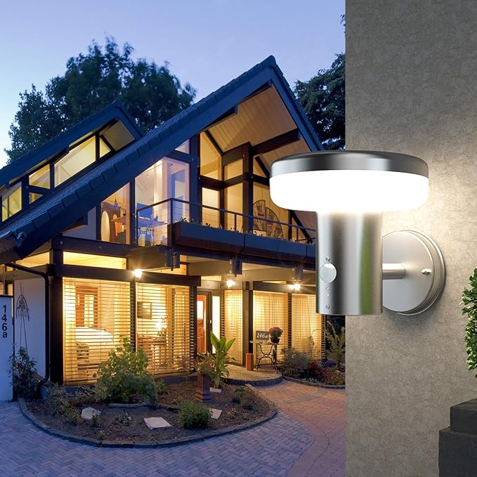 Stainless steel outdoor light with double-layer design

