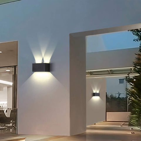 Natural white light wall fixture

