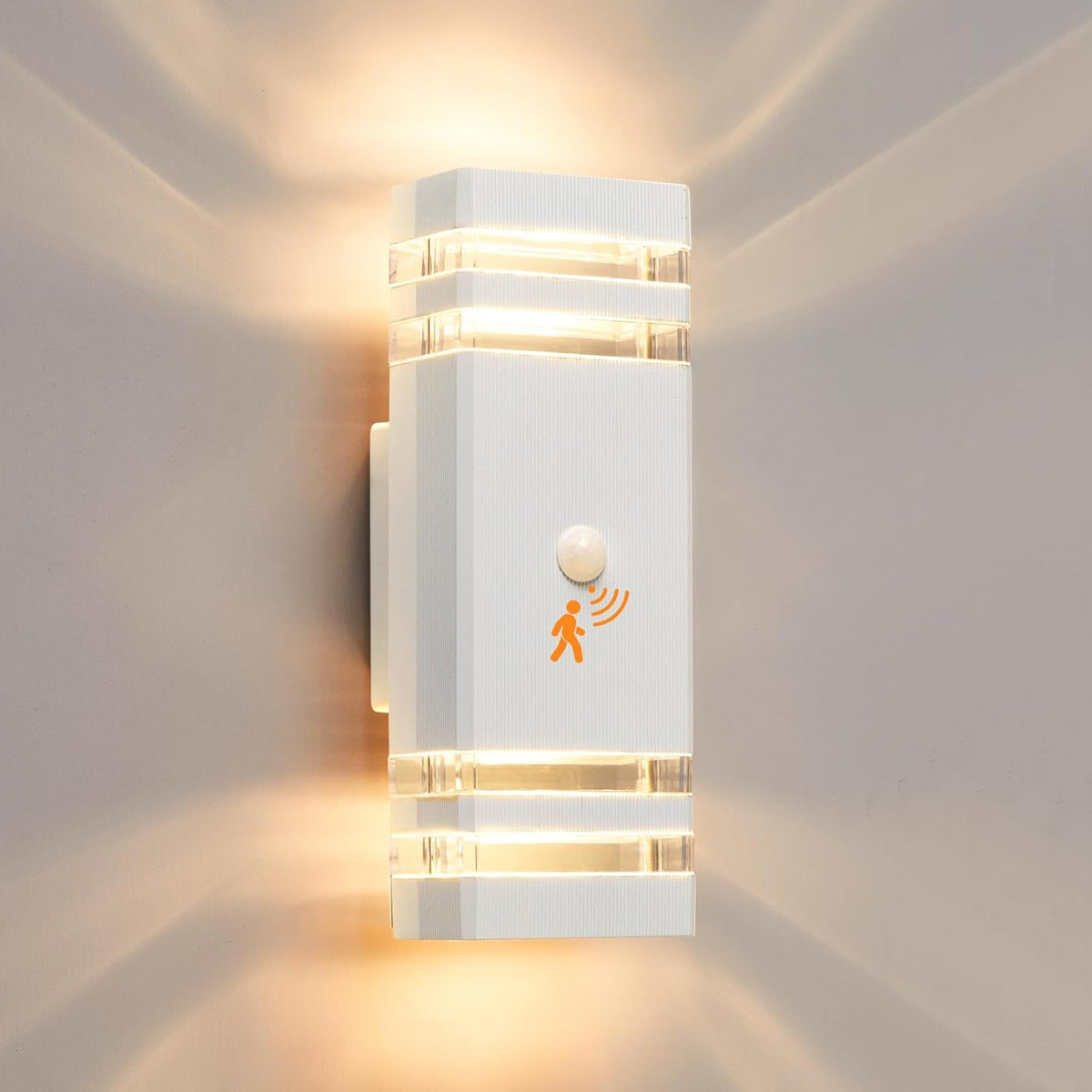 Outdoor Lamp with Adjustable Sensor


