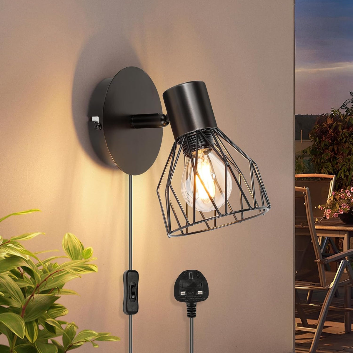 Plug-in wall light with switch


