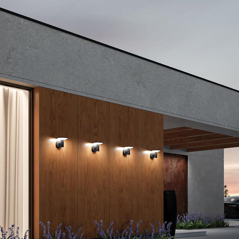 Square design outdoor LED light

