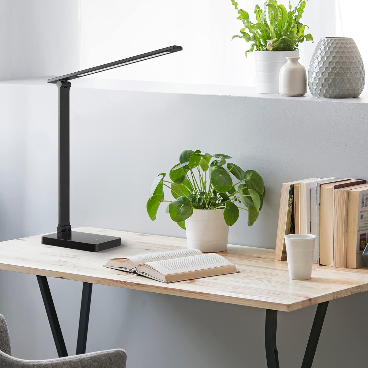 Study lamp with 5 colour temperatures

