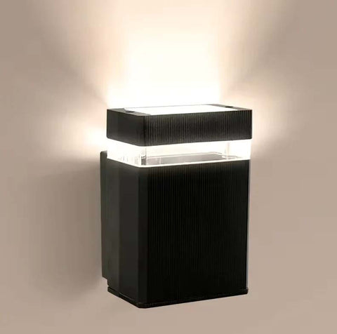 E27 base allowing for customizable bulb selection

