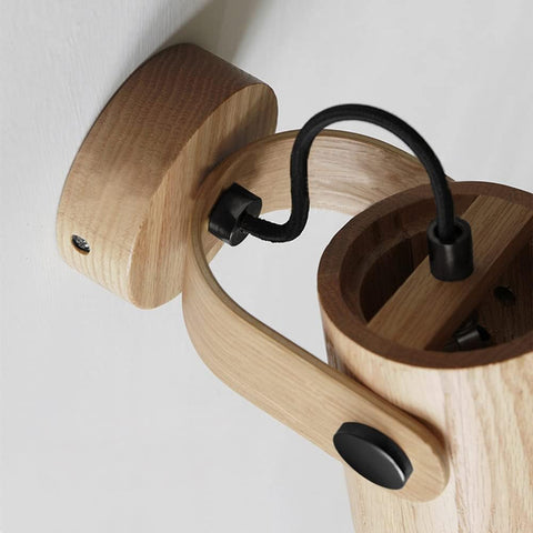 Warm white directional wall lamp

