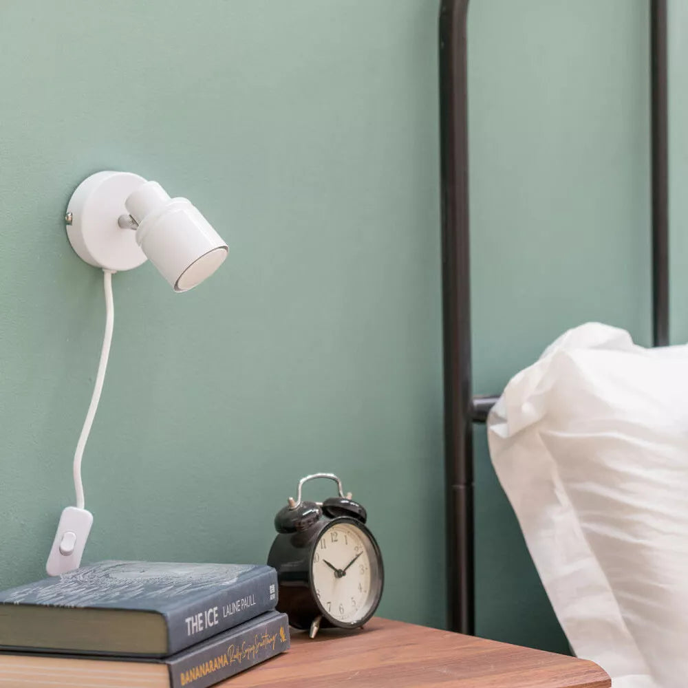 Plug-in GU10 wall light with adjustable head UK

