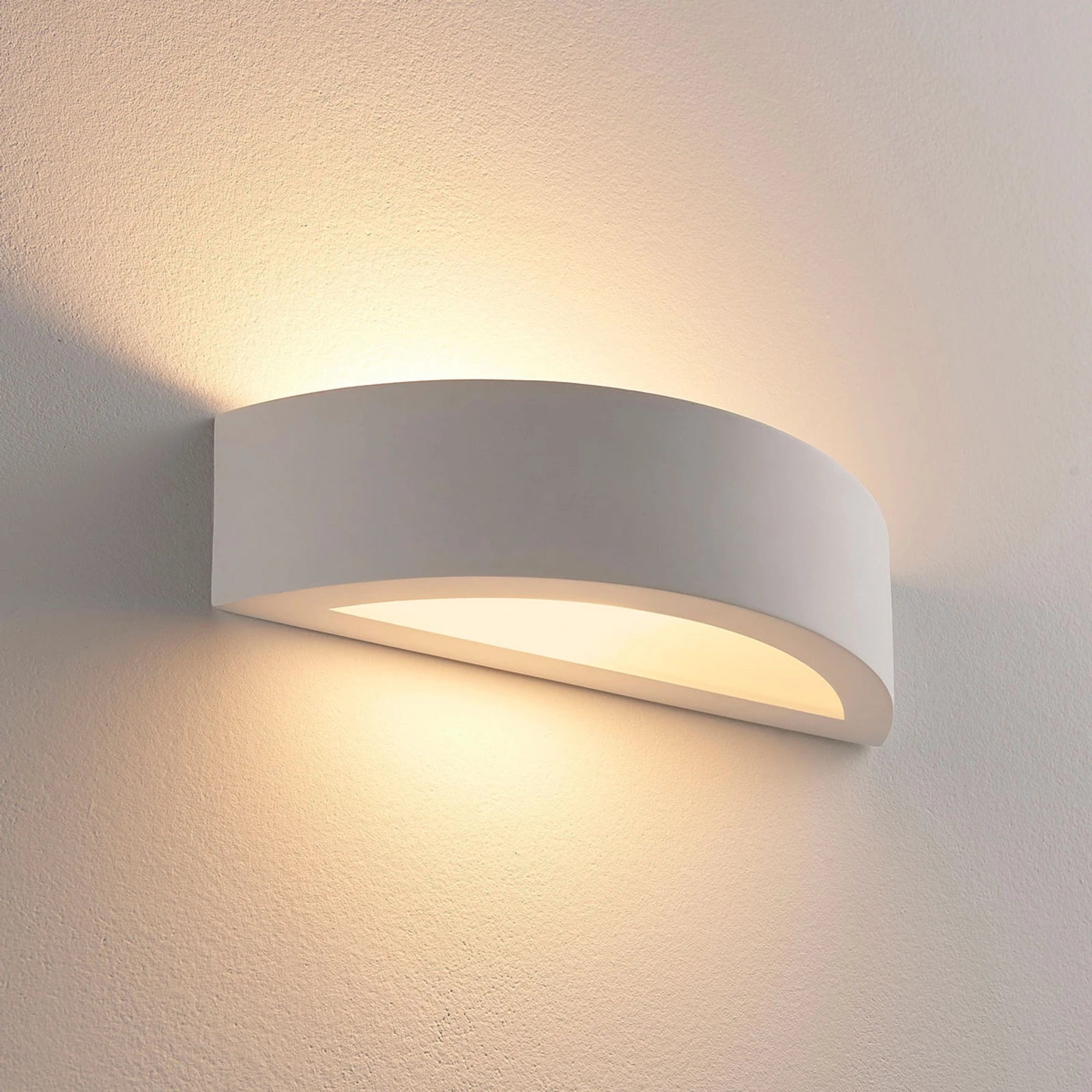 Paintable plaster wall sconce in white

