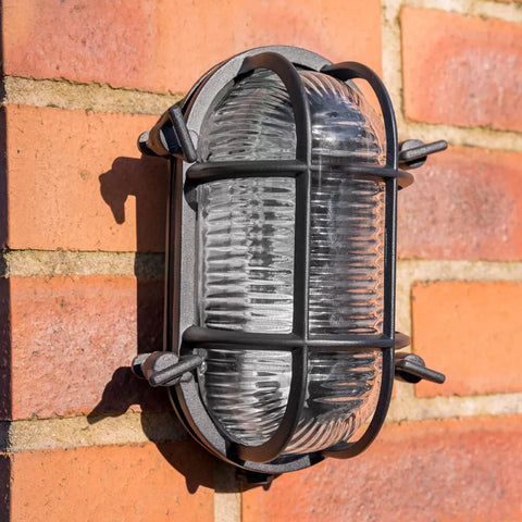 Secure wall-mount lighting with aluminium body

