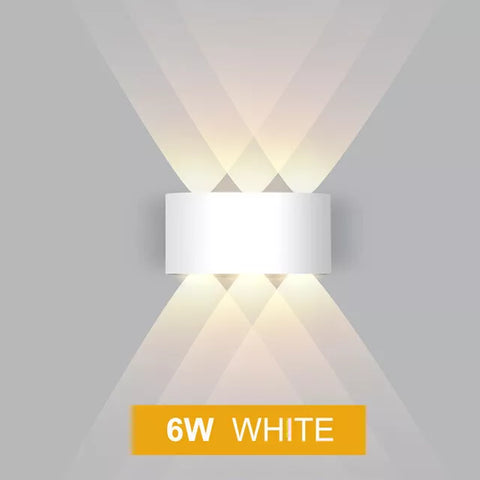 Weather-resistant wall sconce suitable for all seasons

